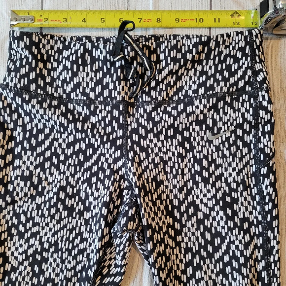 Nike Dri-Fit Black White Leggings Pocket Mesh Panel Size Medium - Picture 5 of 9